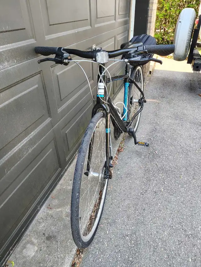 vélo hybride  in Cruiser, Commuter & Hybrid in City of Montréal - Image 4