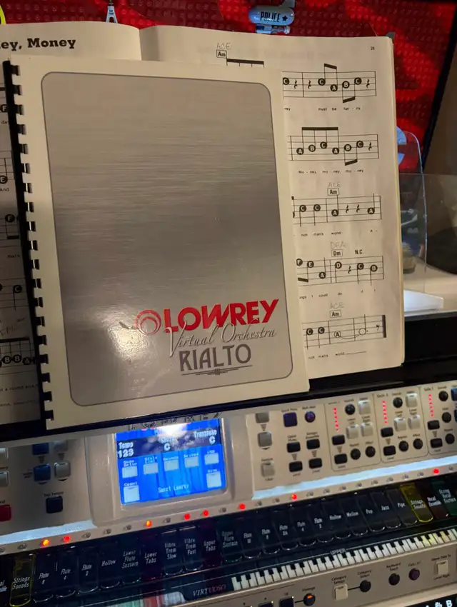 DÉJÀ VENDU …QUI SERA LE NOUVEAU PROPRIÉTAIRE DE CE BIJOUX? in Pianos & Keyboards in City of Montréal - Image 11