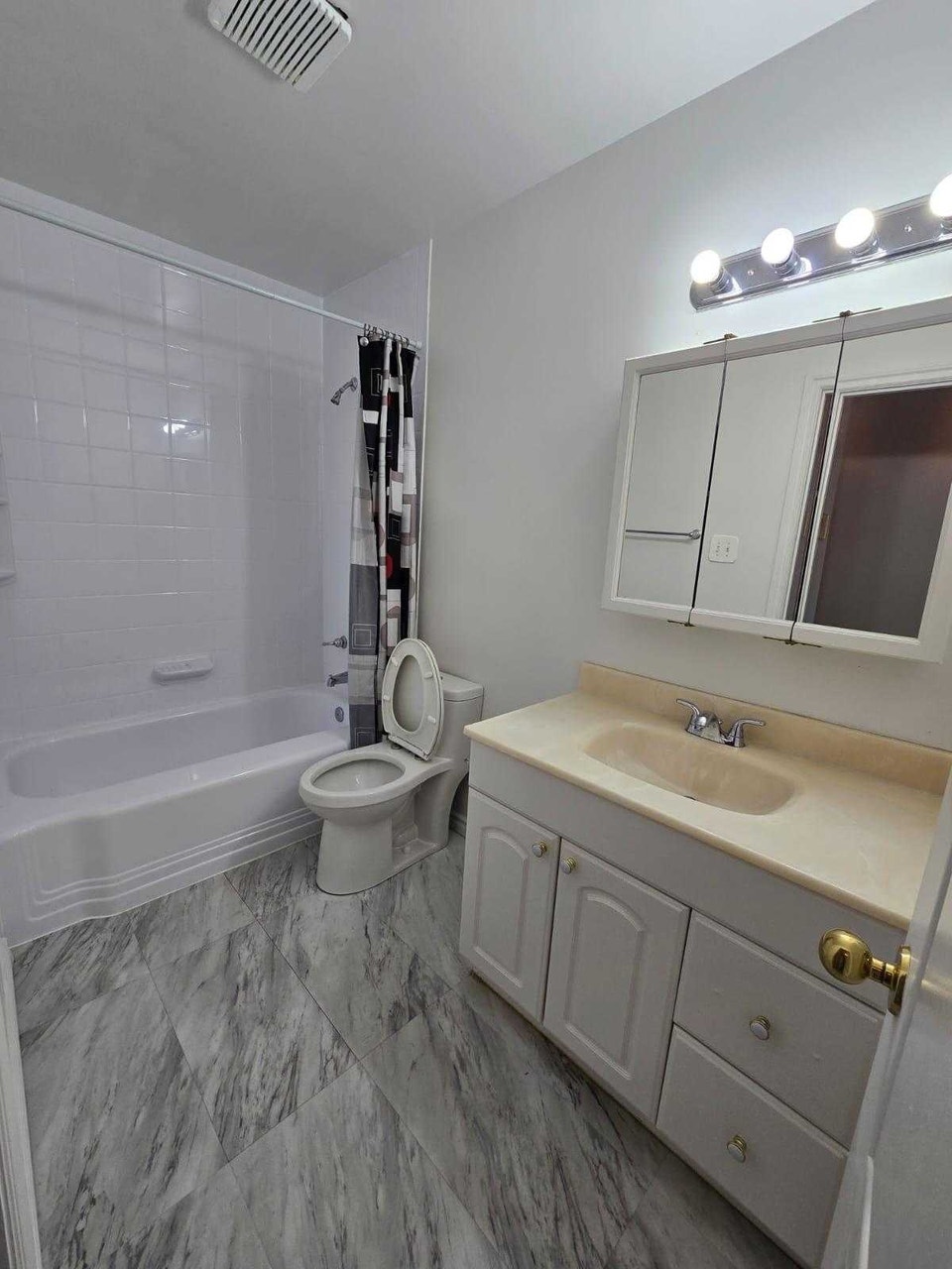 one bedroom apartment 3