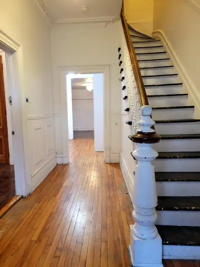 Emplacement central, à seulement 2 minutes à pied du métro Berri-UQAM (lignes verte / orange / jaune...