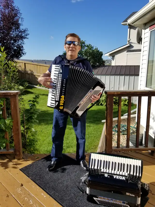 ACCORDION PLAYER for EVENTS or ITALIAN  RESTAURANT  - LIVE