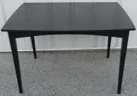 BASIC BLACK TABLE