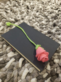 Handmade crochet rose bookmark / Signet rose en crochet