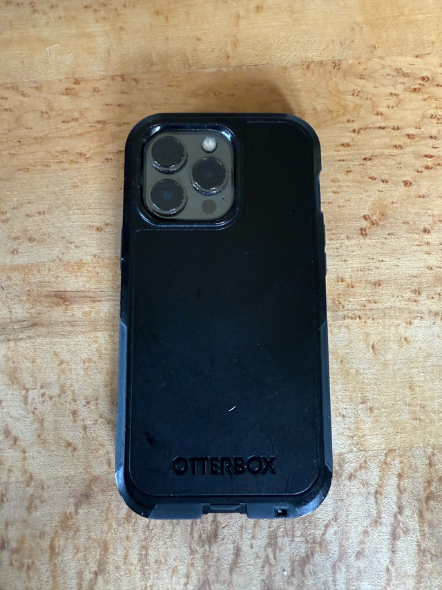 iPhone 13 Pro 256gb w case in Cell Phones in Bathurst - Image 2