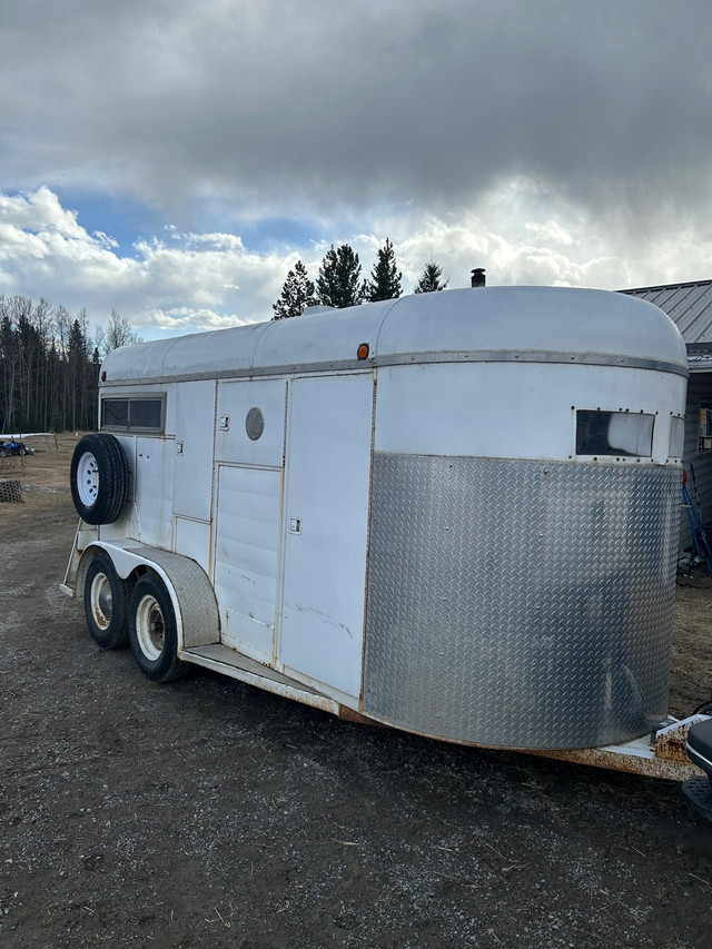 1980 Wy-Lee Horse Trailer 2 horse slant in Cargo & Utility Trailers in St. Albert - Image 2