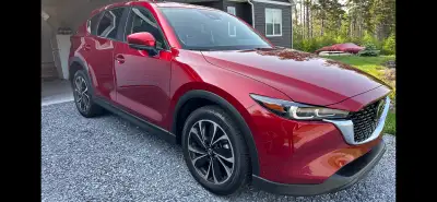 Garage kept CX-5 Dealer serviced from new Loaded AWD, Sunroof, Leather, heated seats, heated steerin...