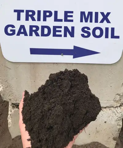 TRIPLE MIX SOIL AVAILABLE FOR SALE IN FULL TRUCK LOADS USES: *** Topdressing lawns *** Creating new...