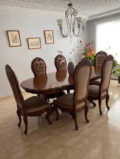 Buffet/ Meuble/Table et 8 chaises de salle de manger