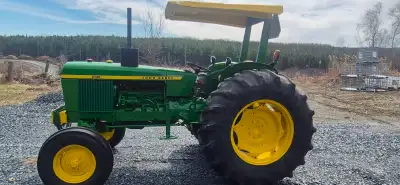 Tracteur JD1830, Le collant du 1830 n'existe plus, Lol. très fiable, entretient fait au complet. Tra...