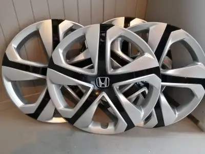 5 ENJOLIVEURS DE ROUE DE MARQUE HONDA 16 POUCES ( ORIGINAL ). les 5 cap de roue pour $50.00 Si mon a...