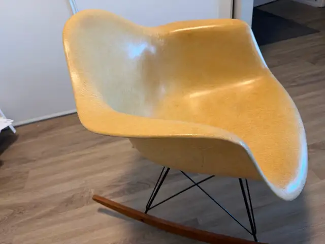 Eames | Herman MIller 1950s Armshell Rocking Chair in Chairs & Recliners in Mississauga / Peel Region - Image 5