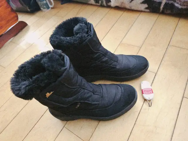 Bottes d'hiver Pajar (femmes 7, 71/2) avec crampons intégrés in Women's - Shoes in Laval / North Shore - Image 3