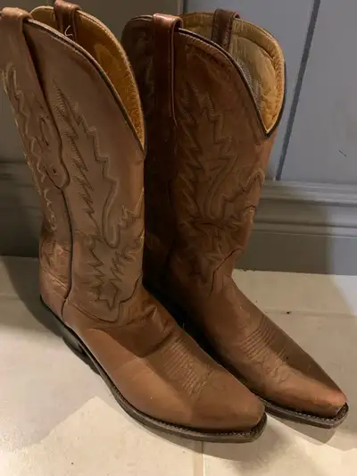 cowboy boots Women’s 8, View more