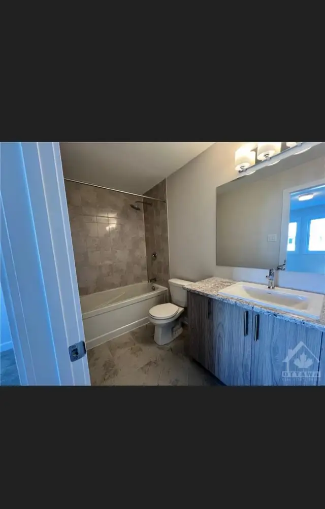 3 bedroom townhouse with basement in Room Rentals & Roommates in Ottawa - Image 7