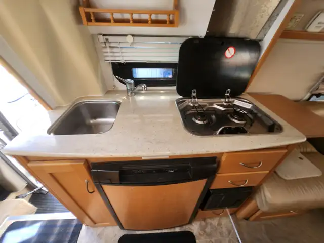 Lowest mileage in Canada - 2010 Pleasure-Way Excel TS in RVs & Motorhomes in Burnaby/New Westminster - Image 4
