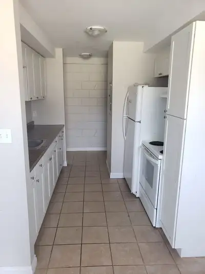 Lovely Renovated 2 Bedroom Apartment in Belleville