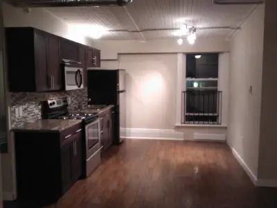 Clean quiet building. Exposed brick, original 100+ year old hardwood floors, spacious. Laundry on sa...