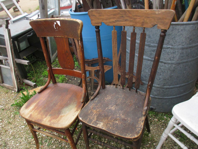 4 OLD PRESSED ARROW BACK GARDEN PATIO CHAIRS $30 EA. VINTAGE in Arts & Collectibles in Winnipeg - Image 3