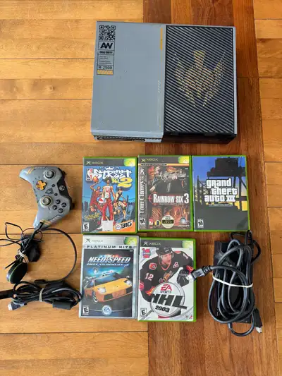 Xbox One Call of duty edition. 6 jeux indiqués sur la photo 1 manette 1 écouteur Xbox Tous les câble...