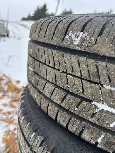 All season tires off a 2014 Chevy Cruze. Only one season used. Very good condition. 215/55R17