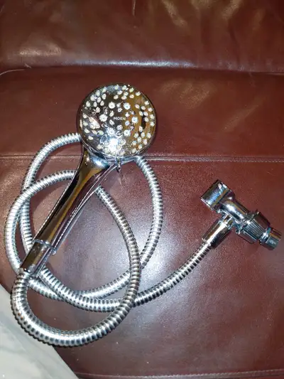 $30.00  Pomme de douche a main ✋ MOEN, View more