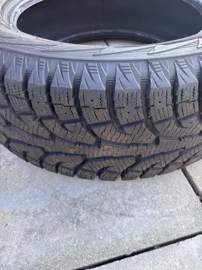 4 pneus d’hiver, jamais accidentés, 7000km seulement. Très bonne condition. Grandeur: 265/60R18 110T
