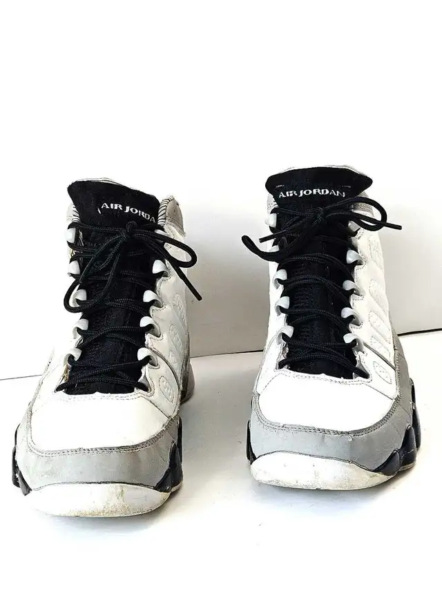 Air Jordan 9 Barons  Youth Sneakers Size 9.5 in Men's Shoes in City of Montréal - Image 4
