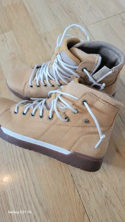 For sale shoes size 6 (CATERPILLAR)