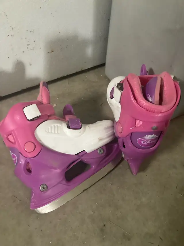 toddler and youth hockey and figure skating  skates in Skates & Blades in Owen Sound - Image 2