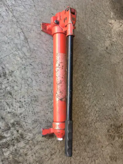 Hydraulic portable hand pump, View more