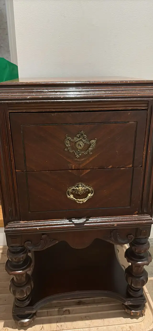 Antique 1920’s dresser set & night stand in Multi-item in Mississauga / Peel Region - Image 9