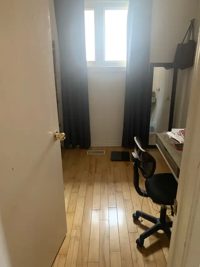 Room for rent  in Long Term Rentals in Mississauga / Peel Region - Image 3