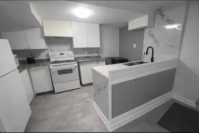 Furnished Bedroom for males - Sheridan Brampton