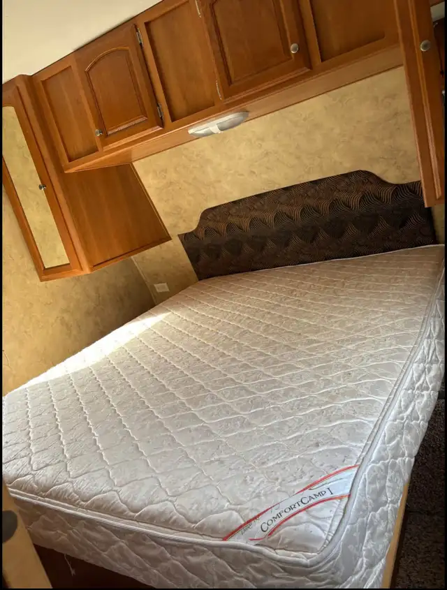 2010 Keystone Cougar X-Lite 29BHS w/ Polar Package – $14,500 in Travel Trailers & Campers in Charlottetown - Image 9