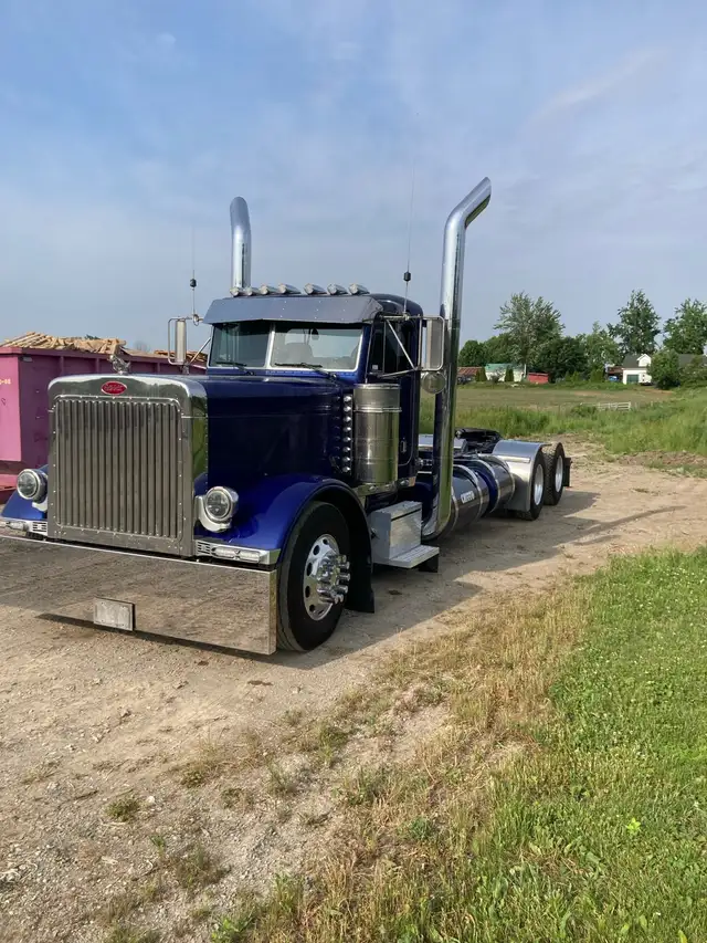2004 Peterbilt 379 in Heavy Trucks in Markham / York Region - Image 3