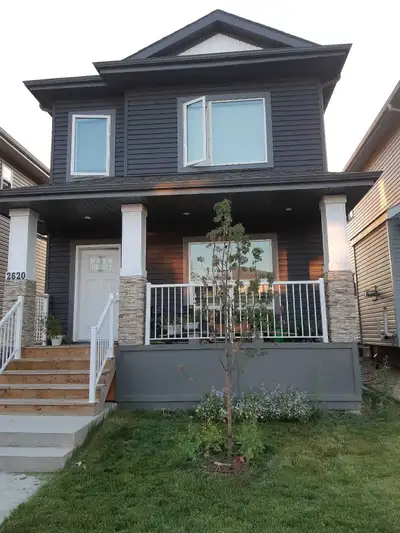 Room for rent. Very safe neighborhood. Close to Meadows shopping center. Close to Meadows Community...