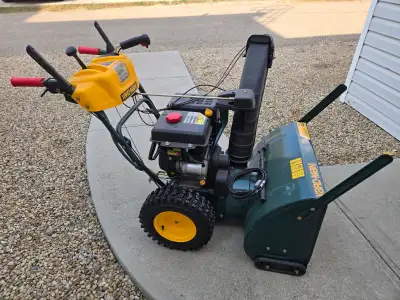 Like new. Power steering. 4 way chute control. Electric and manual start. Located in Lacombe.