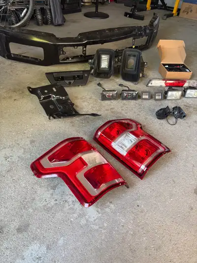 Ford F-150 2019 Items included are: - * OEM Taillights (L+R) * OEM Front bumper ( small dents) * OEM...