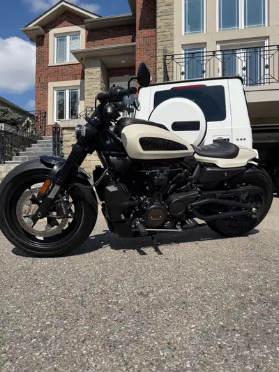 Experience raw power with this Harley-Davidson Sportster S, featuring the Revolution Max 1250T engin...
