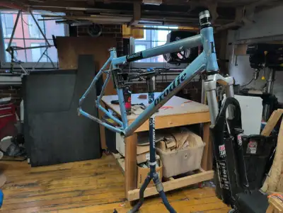 Brodie MTB frame rock shox psylo fork, View more