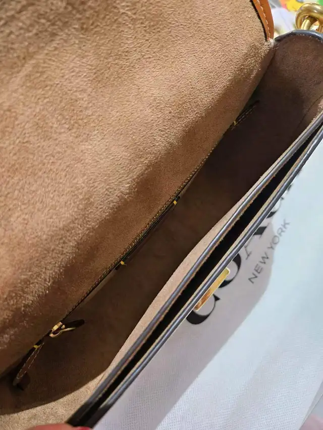 Coach Harley Crossbody Bag featuring the brand's iconic horse  in Bags & Luggage in Mississauga / Peel Region - Image 6