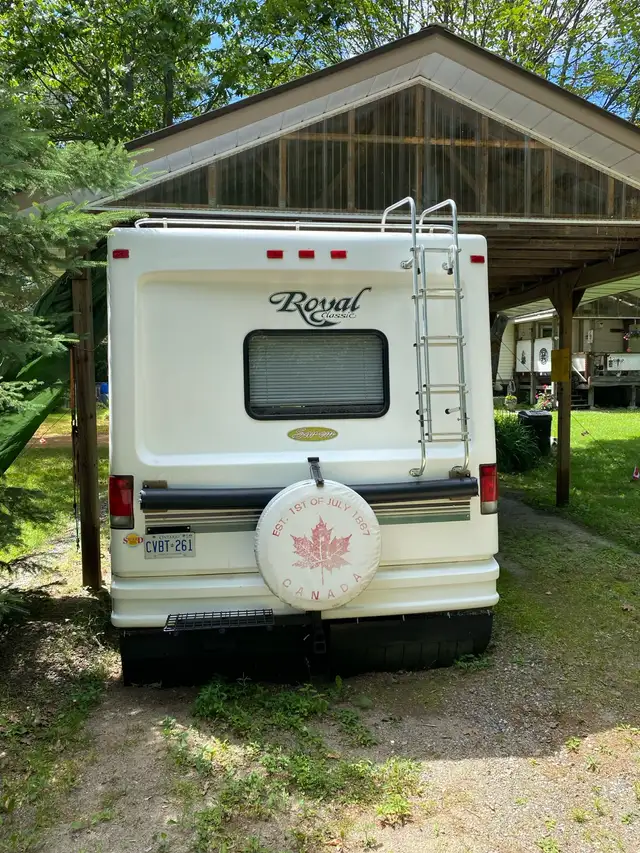 2002 Royal Classic 28 foot 29000km with smartcar toad in RVs & Motorhomes in Muskoka - Image 3
