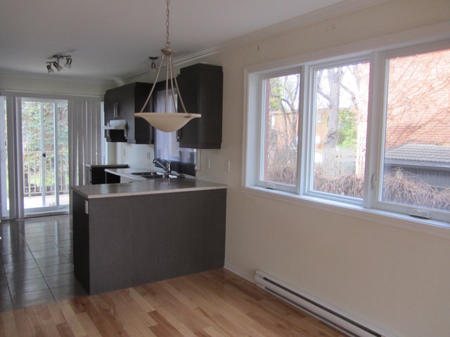 Longueuil- 5 1/2 rez de chaussee dans triplex recent — photo 2