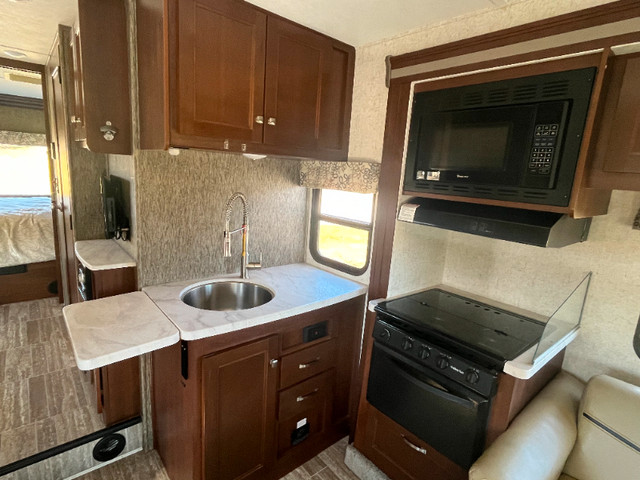 2018 Forest River, Forester, 3251DSLE in RVs & Motorhomes in Guelph - Image 4