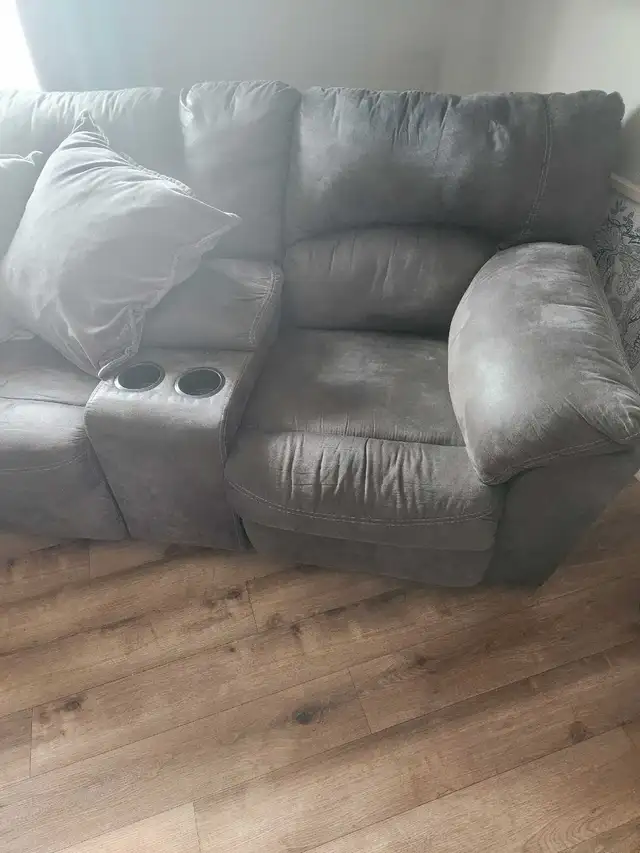 reclining sectional couch  in Couches & Futons in Charlottetown - Image 5