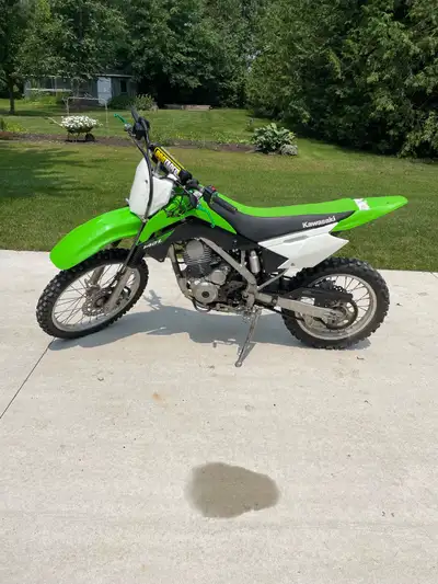 Super clean 2020klx 140L. It has a battery issue but will try and get it fixed before I sell it. Has...