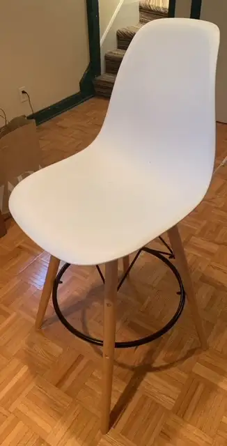 CHAISE TABOURET **EN TRÈS BONNE CONDITION!**, View more