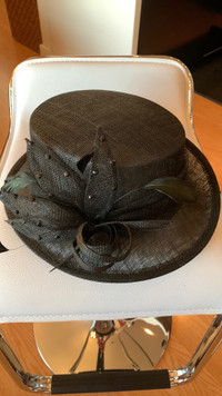 Fascinator hat worn once with box