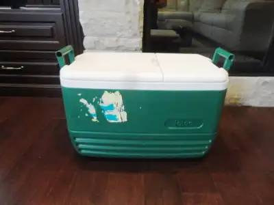 Igloo Green 36 Quart Hinged Chest Cooler in Clean Lovely shape, View more