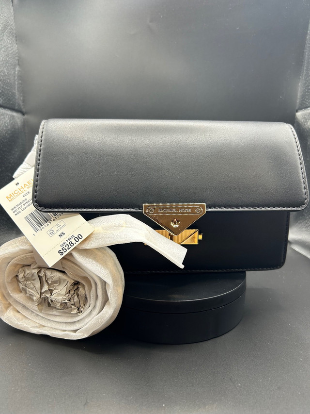 NEW Michael Kors Clutch Crossbody in Women's - Bags & Wallets in Barrie
